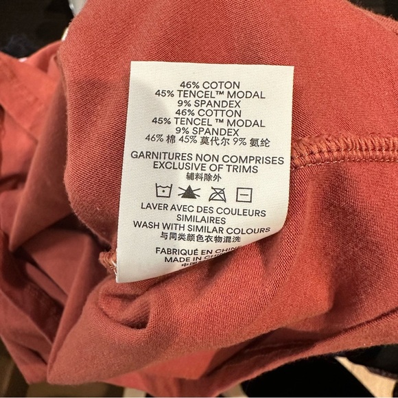 Frank and Oak | The Essential Long Sleeve Mockneck in dark coral sustainable - Picture 6 of 6